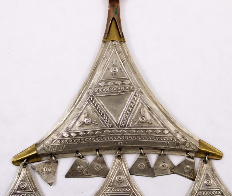 https://www.ethnicadornment.com/wp-content/uploads/2023/08/WA147c-Tuareg-pendant-Niger1.jpg