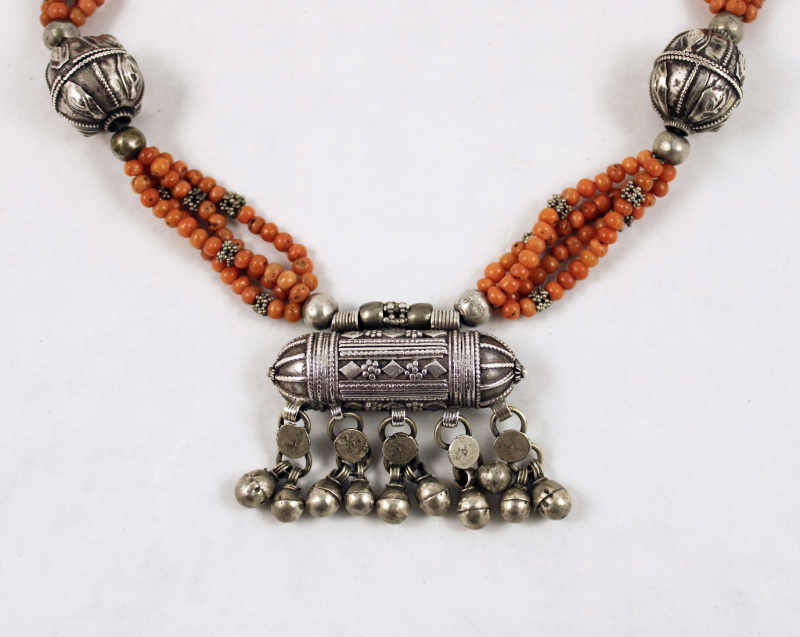 Silver and coral yemeni necklace