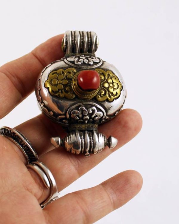 tibetan-silver-coral-gau